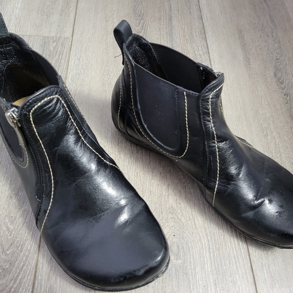 Black leather ankle boots with zipper, rubber sole, US 7, unique design. - Picture 4 of 5